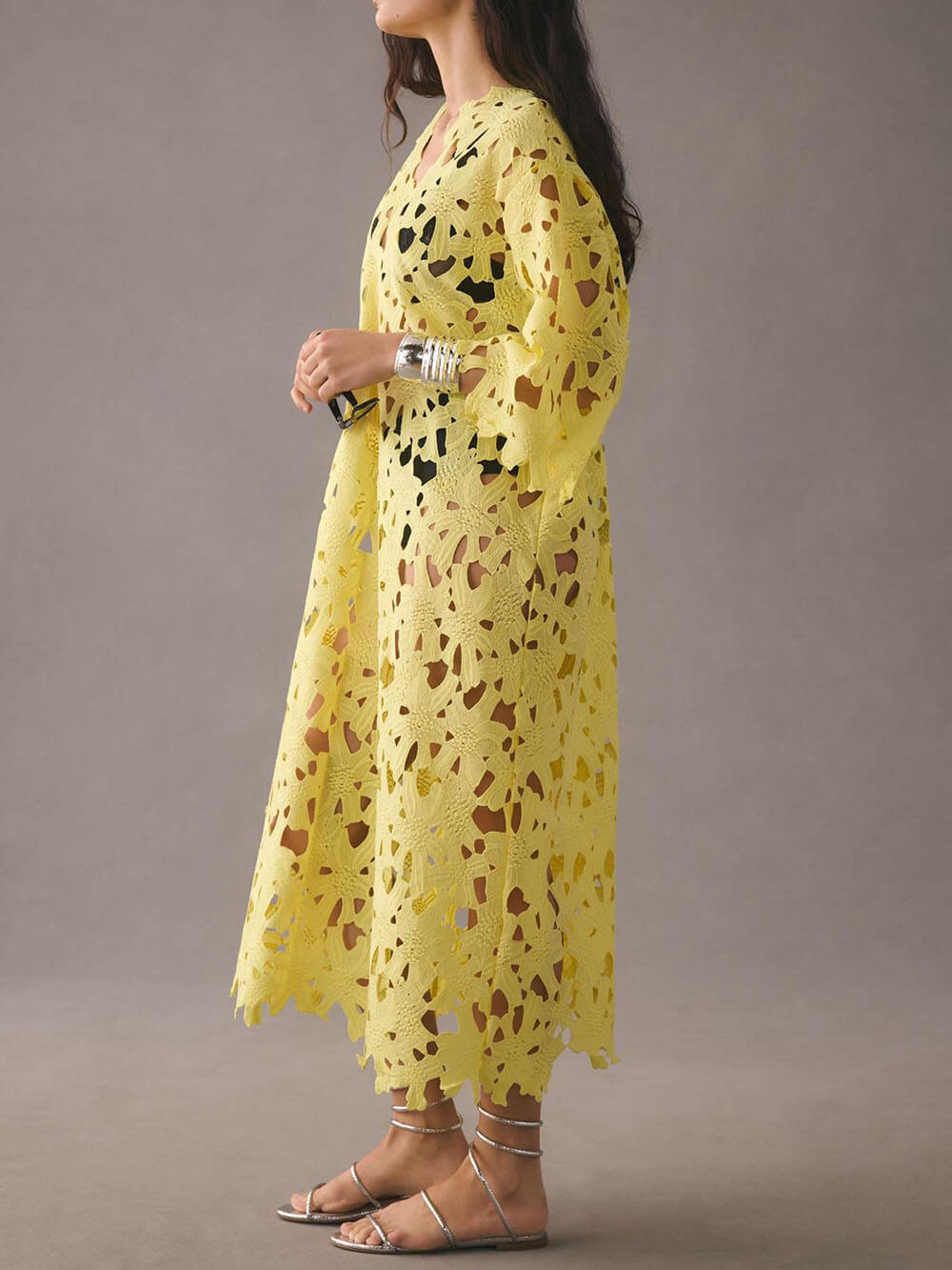Raquel - Robe midi à manches longues à oeillets floraux
