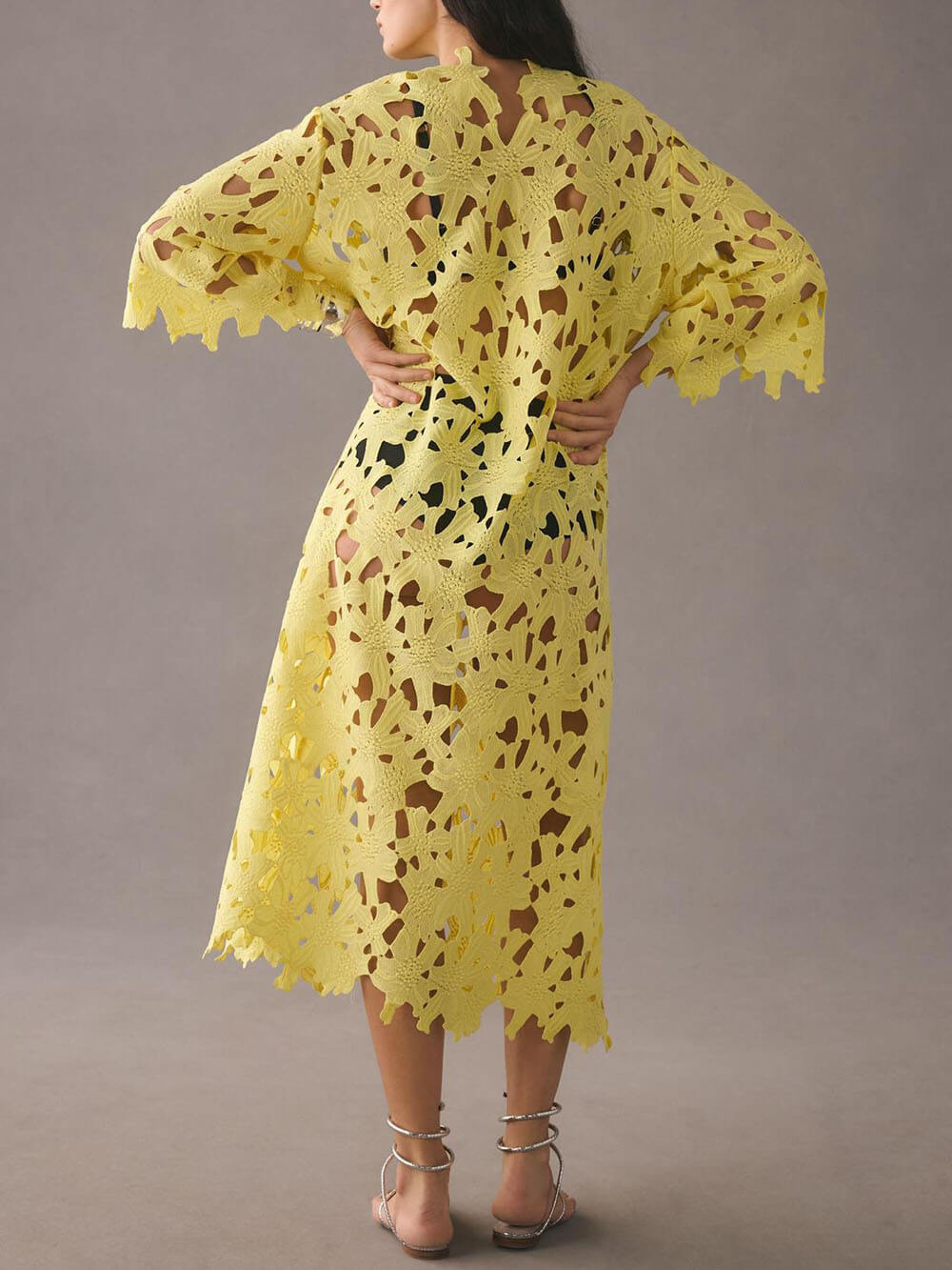 Raquel - Robe midi à manches longues à oeillets floraux