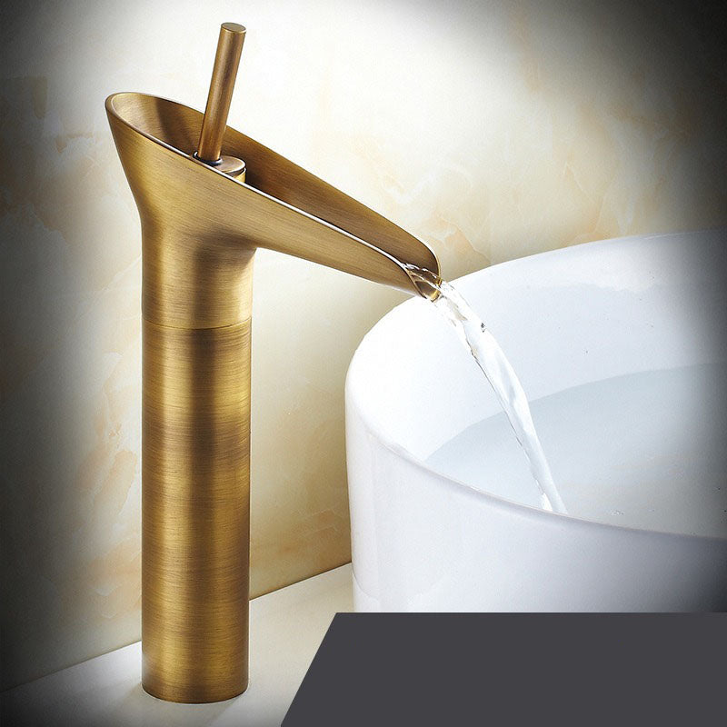 Robinet cascade en laiton antique – Élégance intemporelle pour votre salle de bain