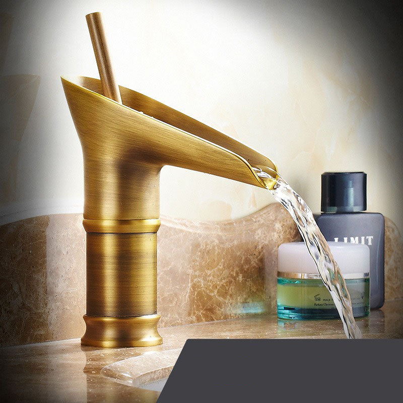 Robinet cascade en laiton antique – Élégance intemporelle pour votre salle de bain