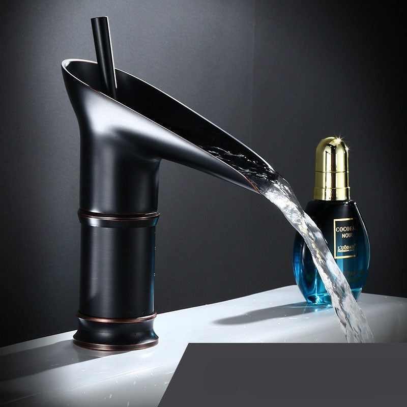 Robinet cascade en laiton antique – Élégance intemporelle pour votre salle de bain