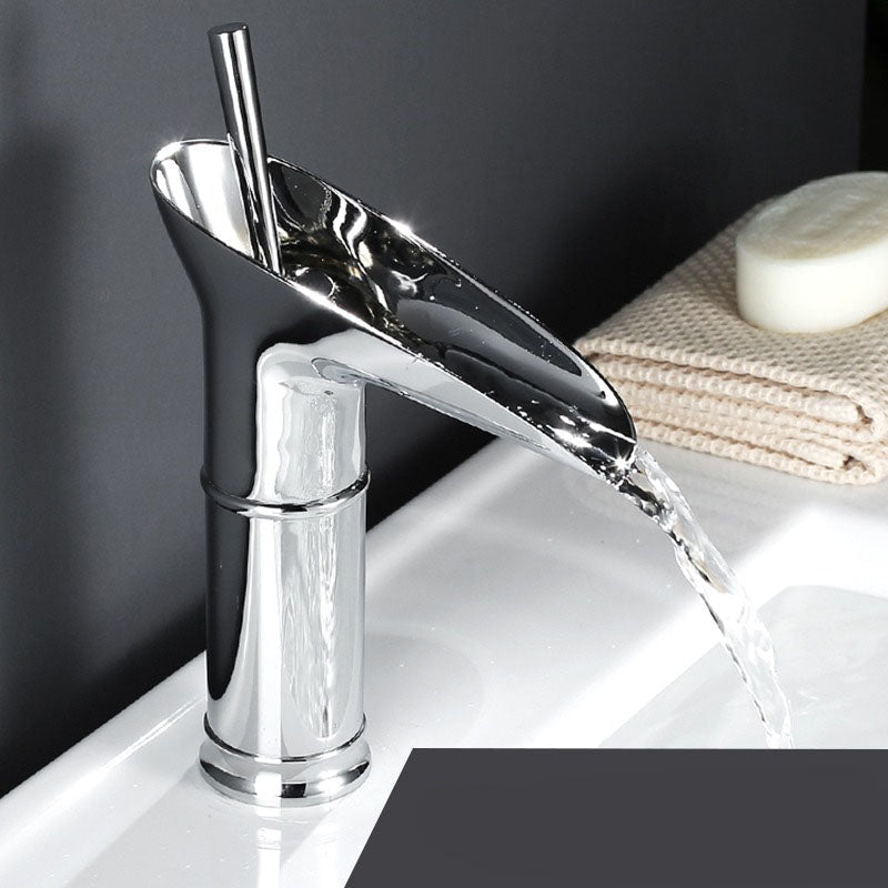 Robinet cascade en laiton antique – Élégance intemporelle pour votre salle de bain