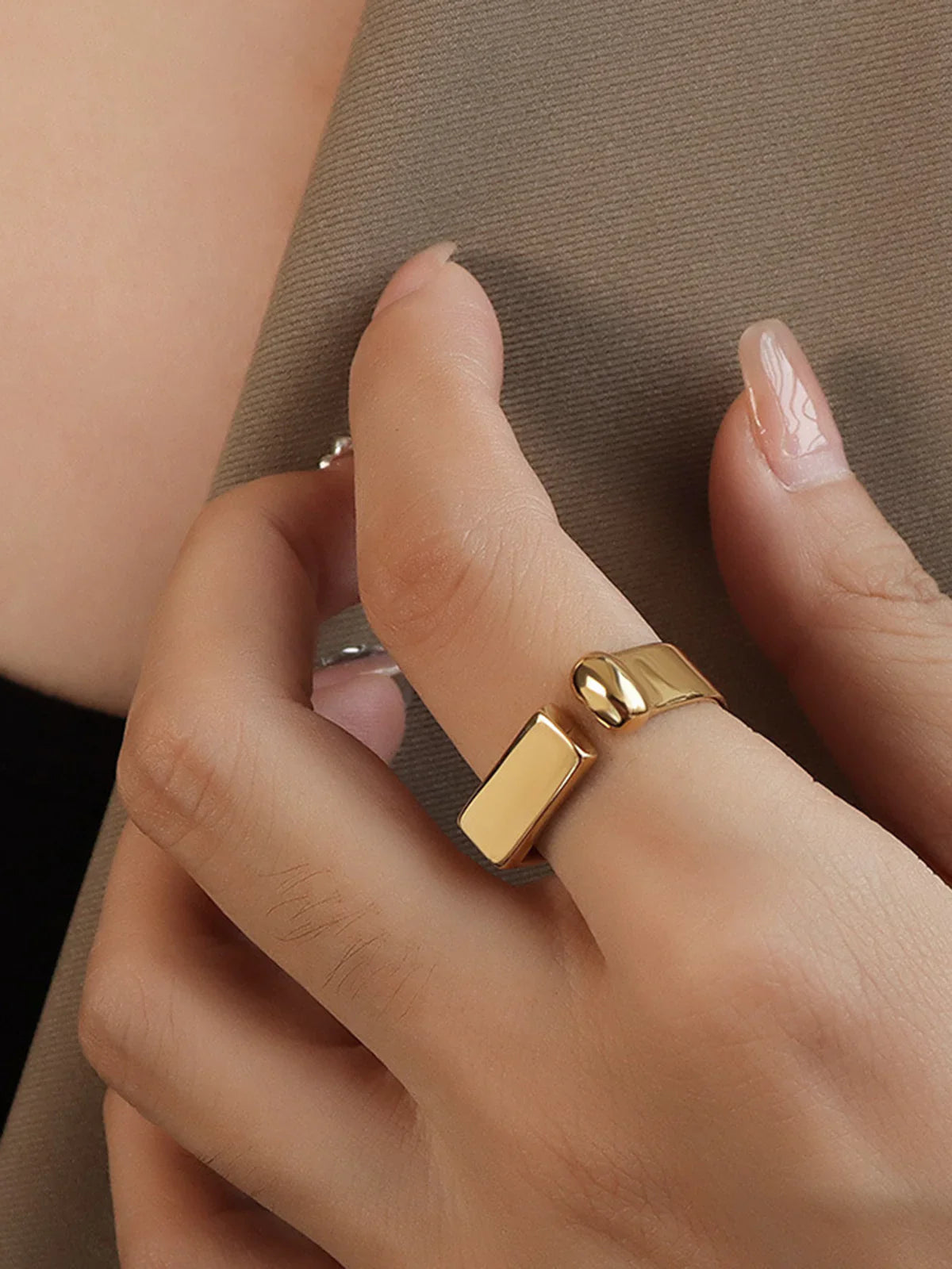 Bague Ouverte Géométrique Dorée Amalie