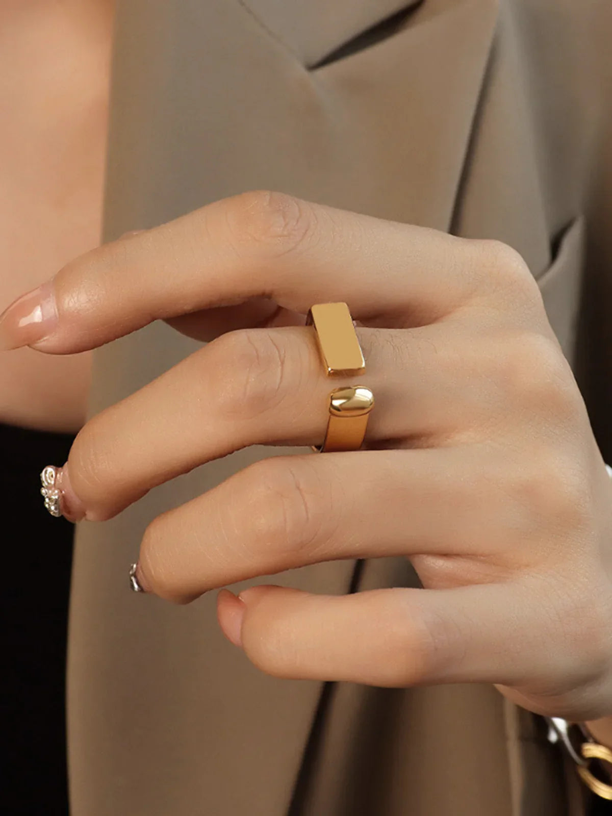 Bague Ouverte Géométrique Dorée Amalie