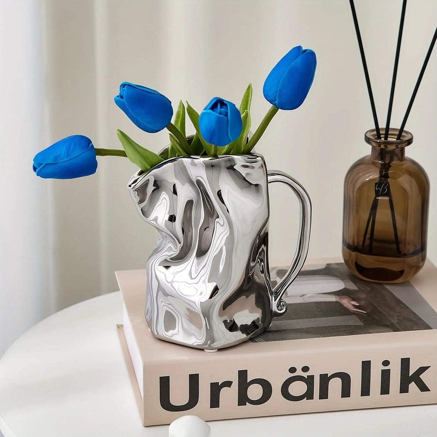 Vase en céramique moderne, élégant et intemporel pour des espaces de vie stylés