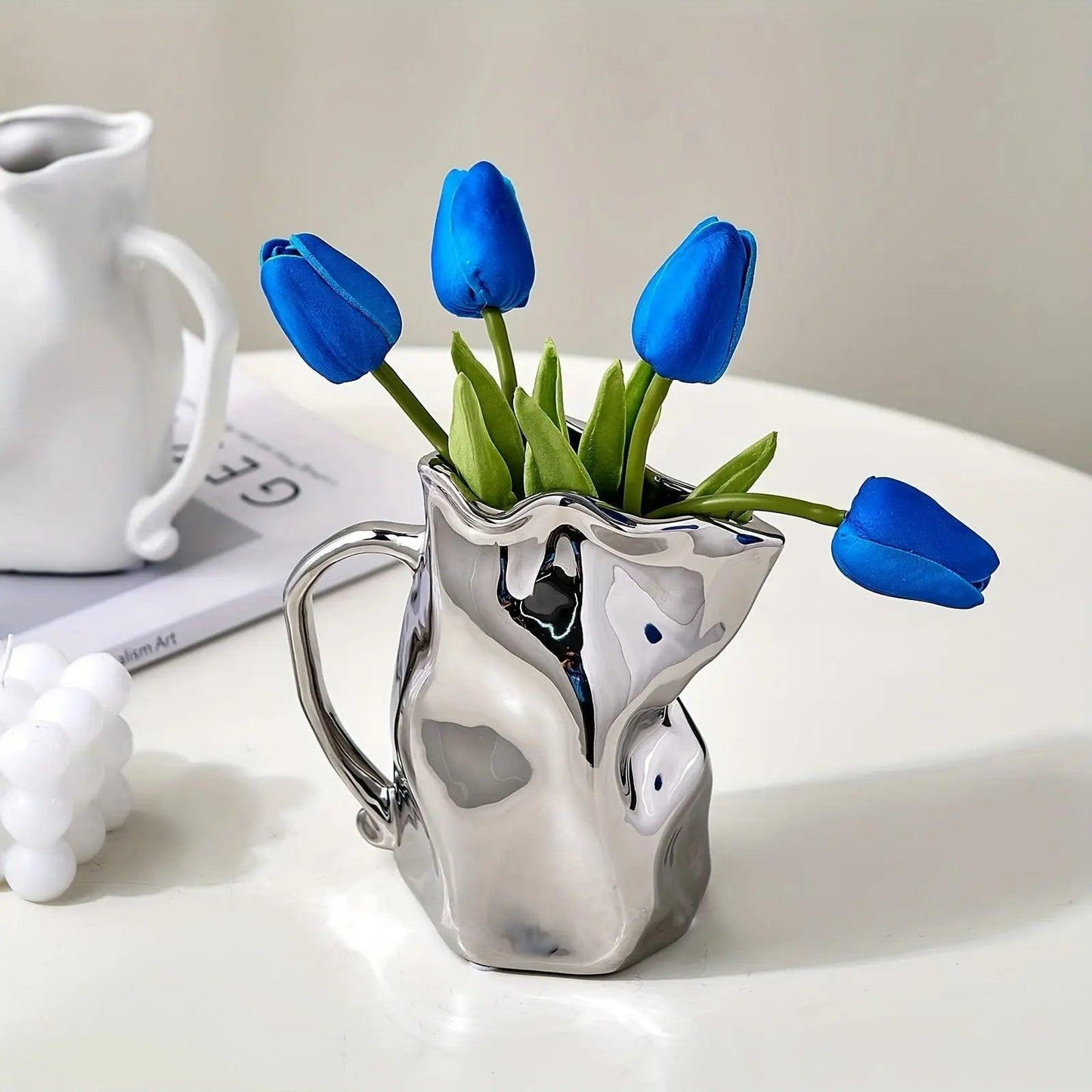 Vase en céramique moderne, élégant et intemporel pour des espaces de vie stylés