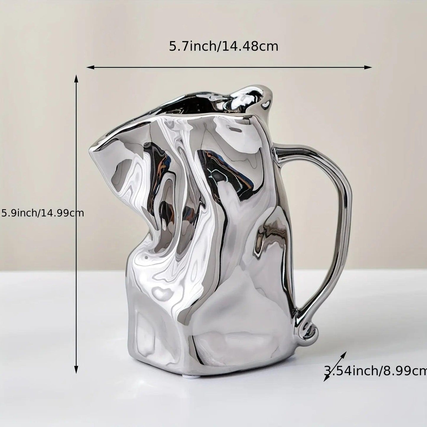 Vase en céramique moderne, élégant et intemporel pour des espaces de vie stylés