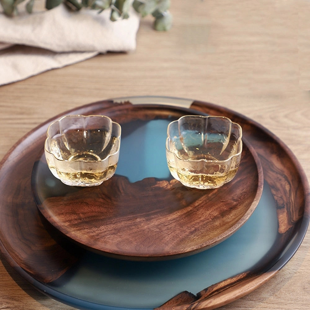 Plateau fait main en bois et résine époxy – Robuste et élégant pour la maison & la cuisine