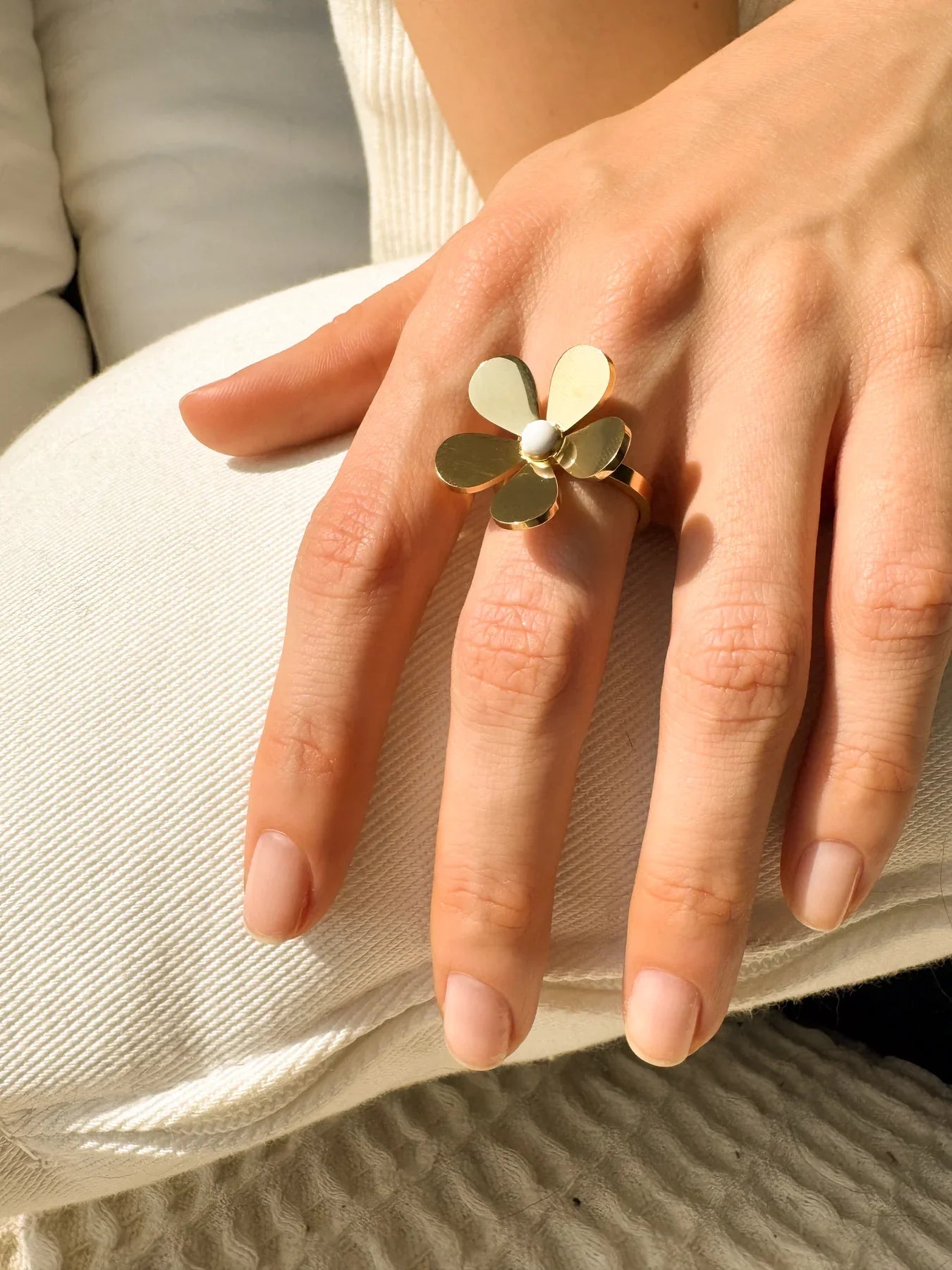 Bague Marguerite en Émail Doré Flora