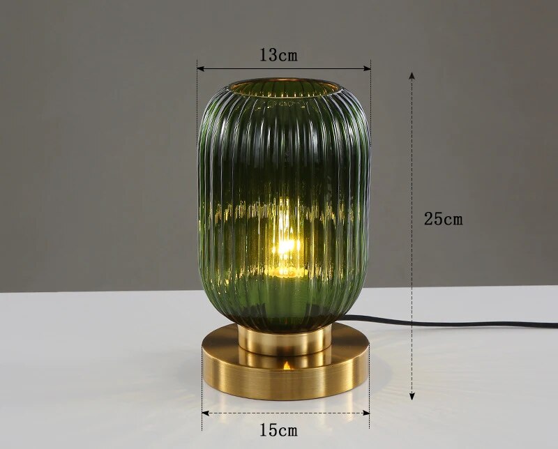 Lampe de table Isa en cristal - Lampe en verre au design scandinave, décoration intérieure moderne et élégante