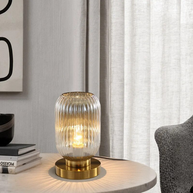 Lampe de table Isa en cristal - Lampe en verre au design scandinave, décoration intérieure moderne et élégante