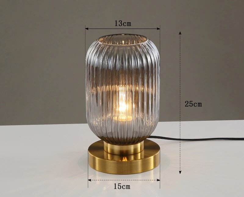 Lampe de table Isa en cristal - Lampe en verre au design scandinave, décoration intérieure moderne et élégante
