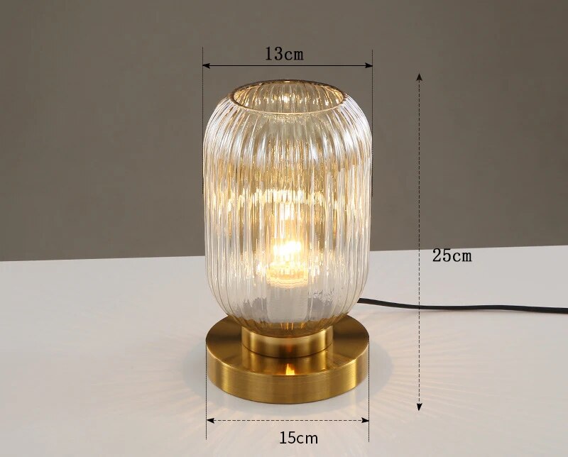 Lampe de table Isa en cristal - Lampe en verre au design scandinave, décoration intérieure moderne et élégante