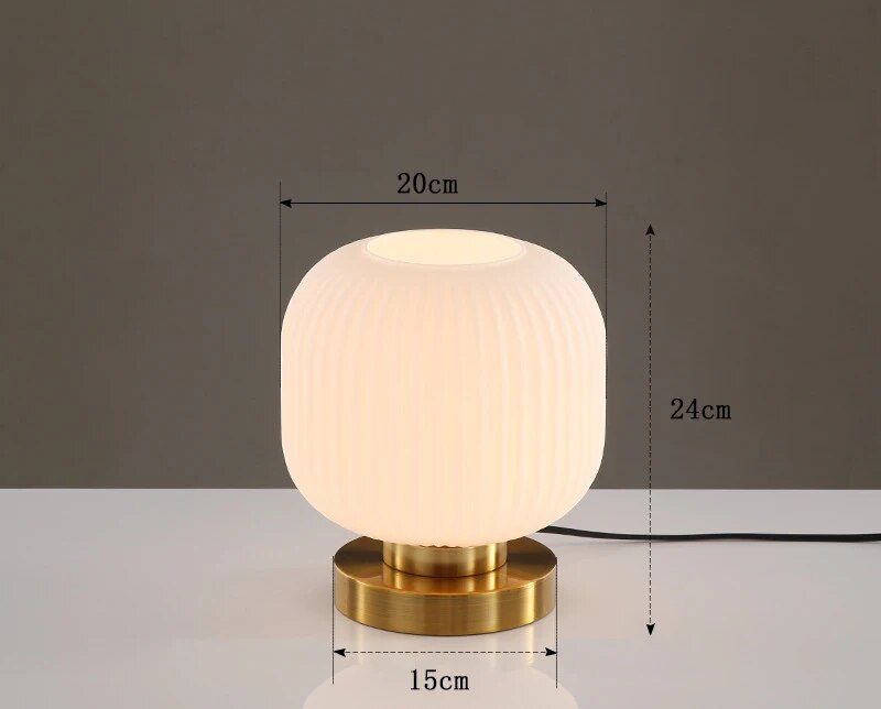 Lampe de table Isa en cristal - Lampe en verre au design scandinave, décoration intérieure moderne et élégante