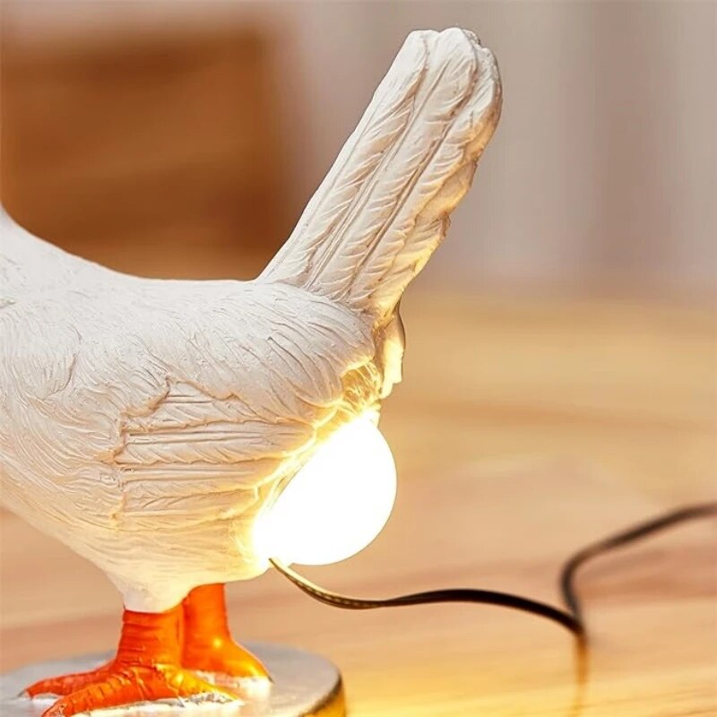 Lampe de table Jasper en forme de poule - Luminaire décoratif LED original, fonctionnant sur piles, design compact