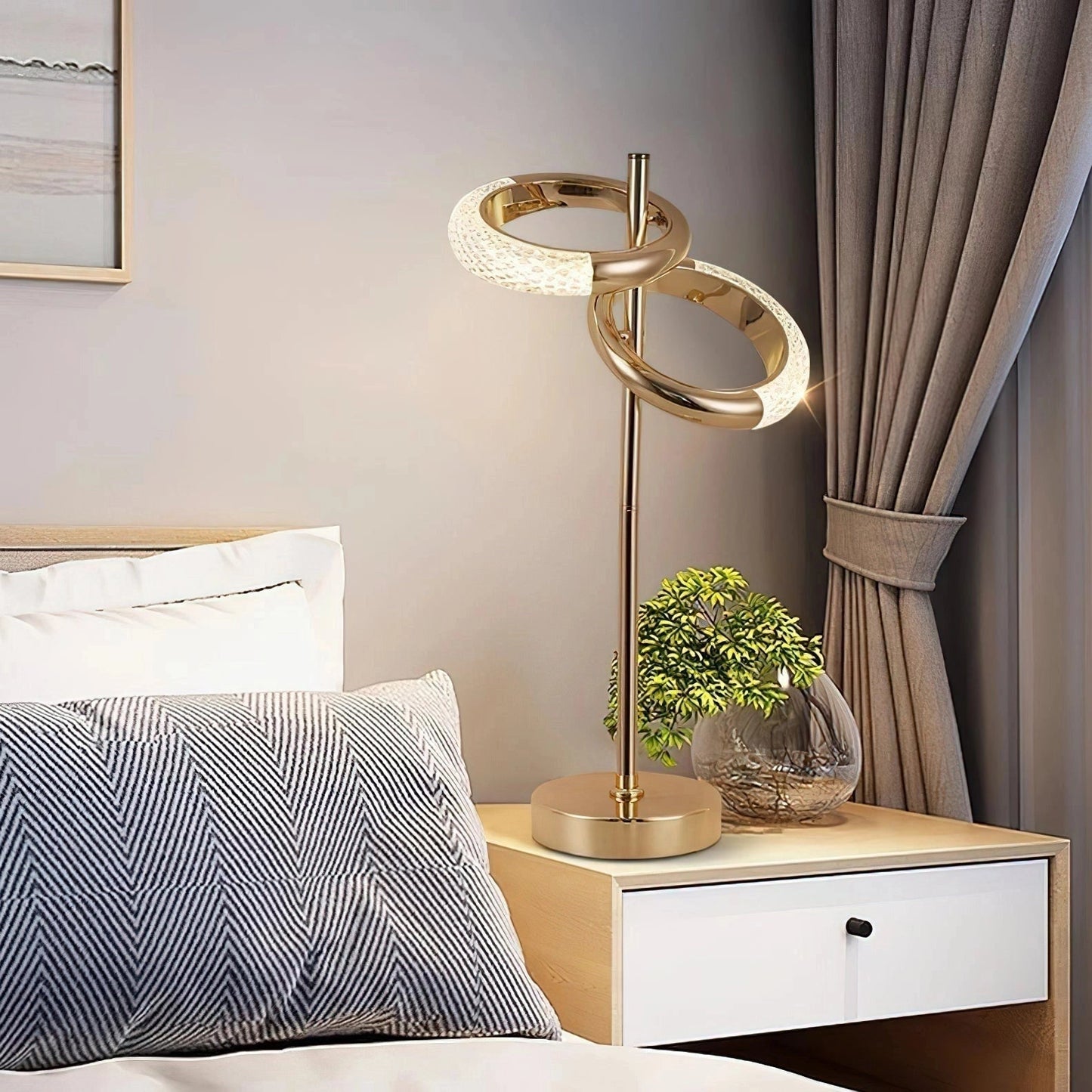 Applique Murale Réglable Style Nordique – Pivotante à 360°, Finition Dorée, Éclairage LED pour Chambre ou Salon
