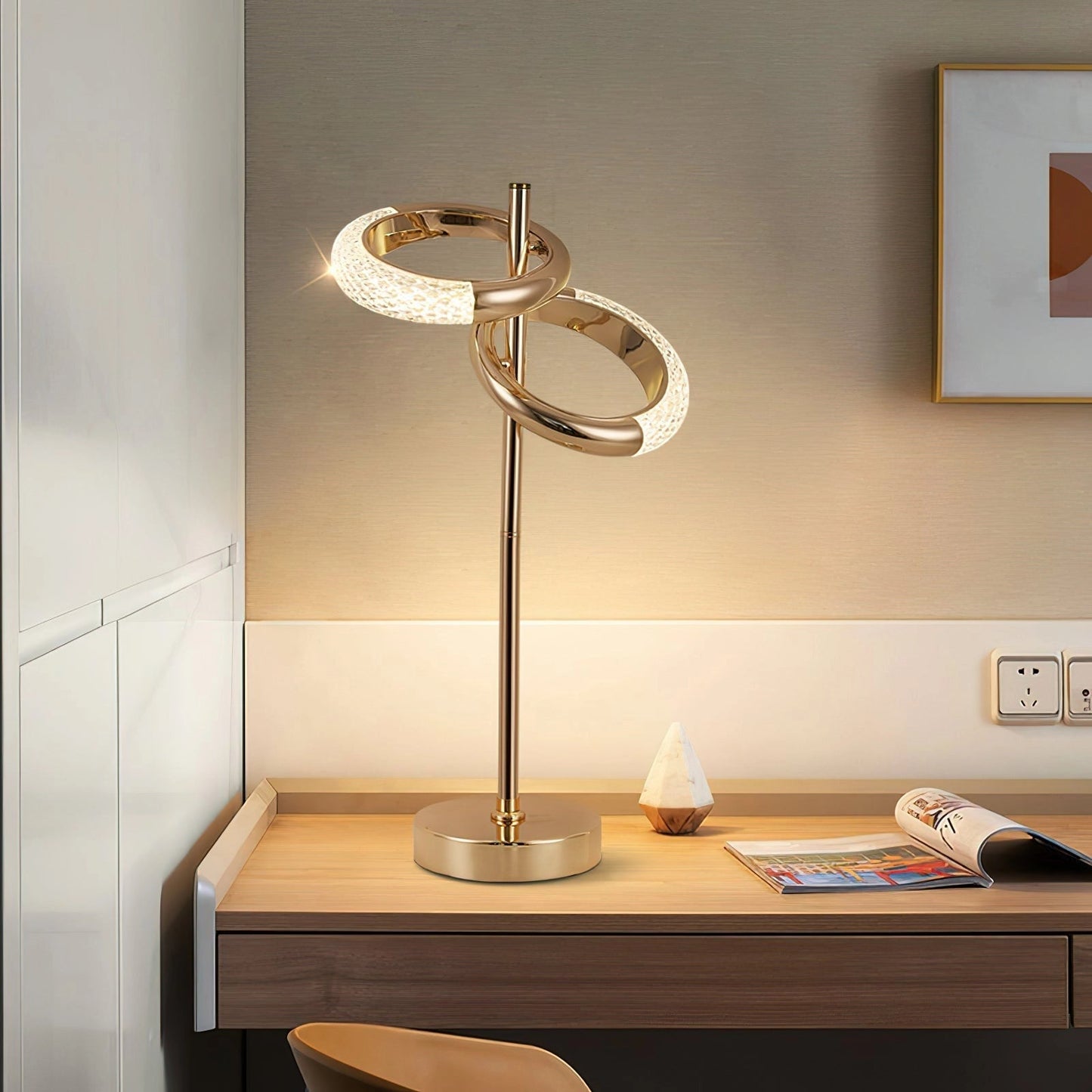 Applique Murale Réglable Style Nordique – Pivotante à 360°, Finition Dorée, Éclairage LED pour Chambre ou Salon
