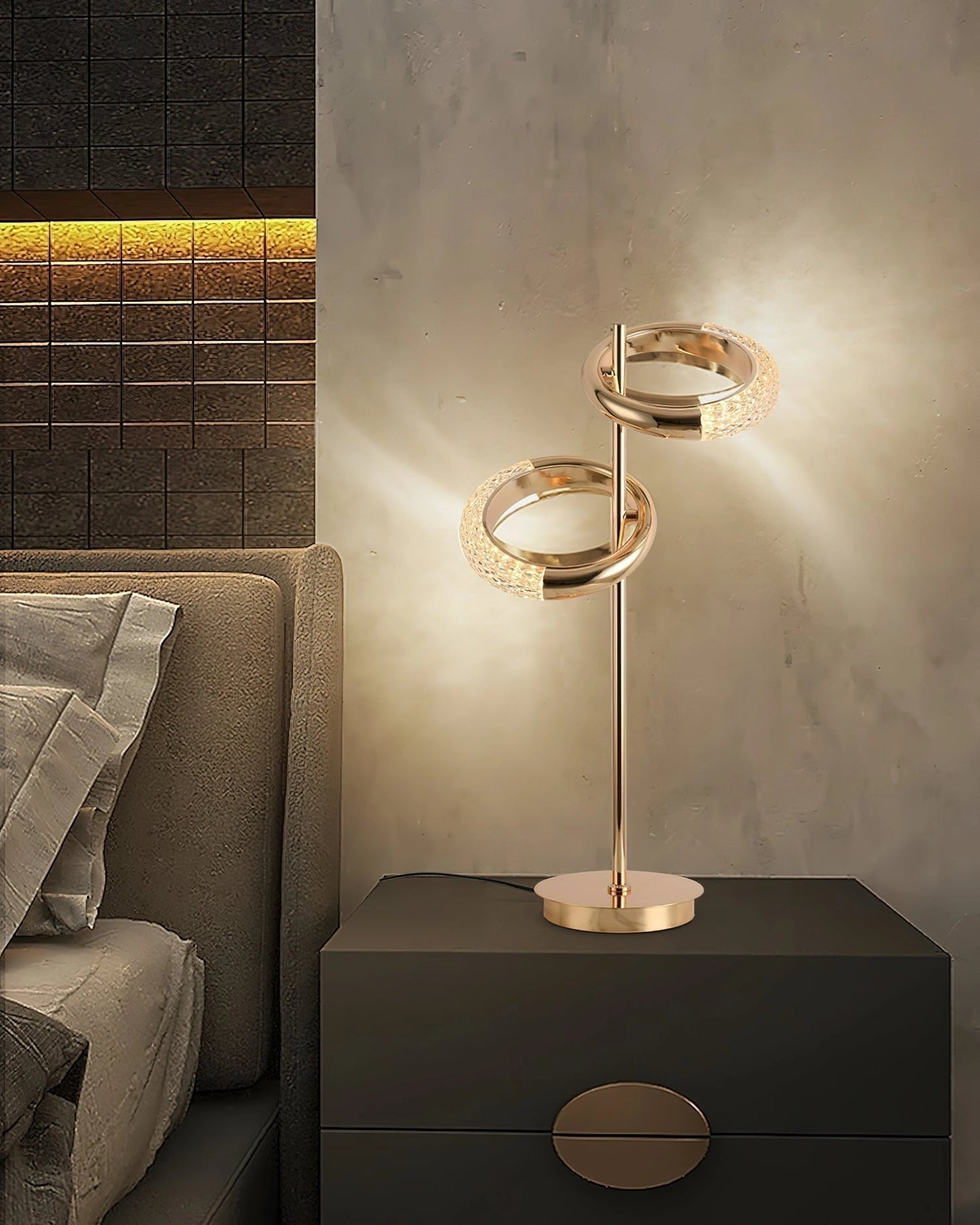 Applique Murale Réglable Style Nordique – Pivotante à 360°, Finition Dorée, Éclairage LED pour Chambre ou Salon