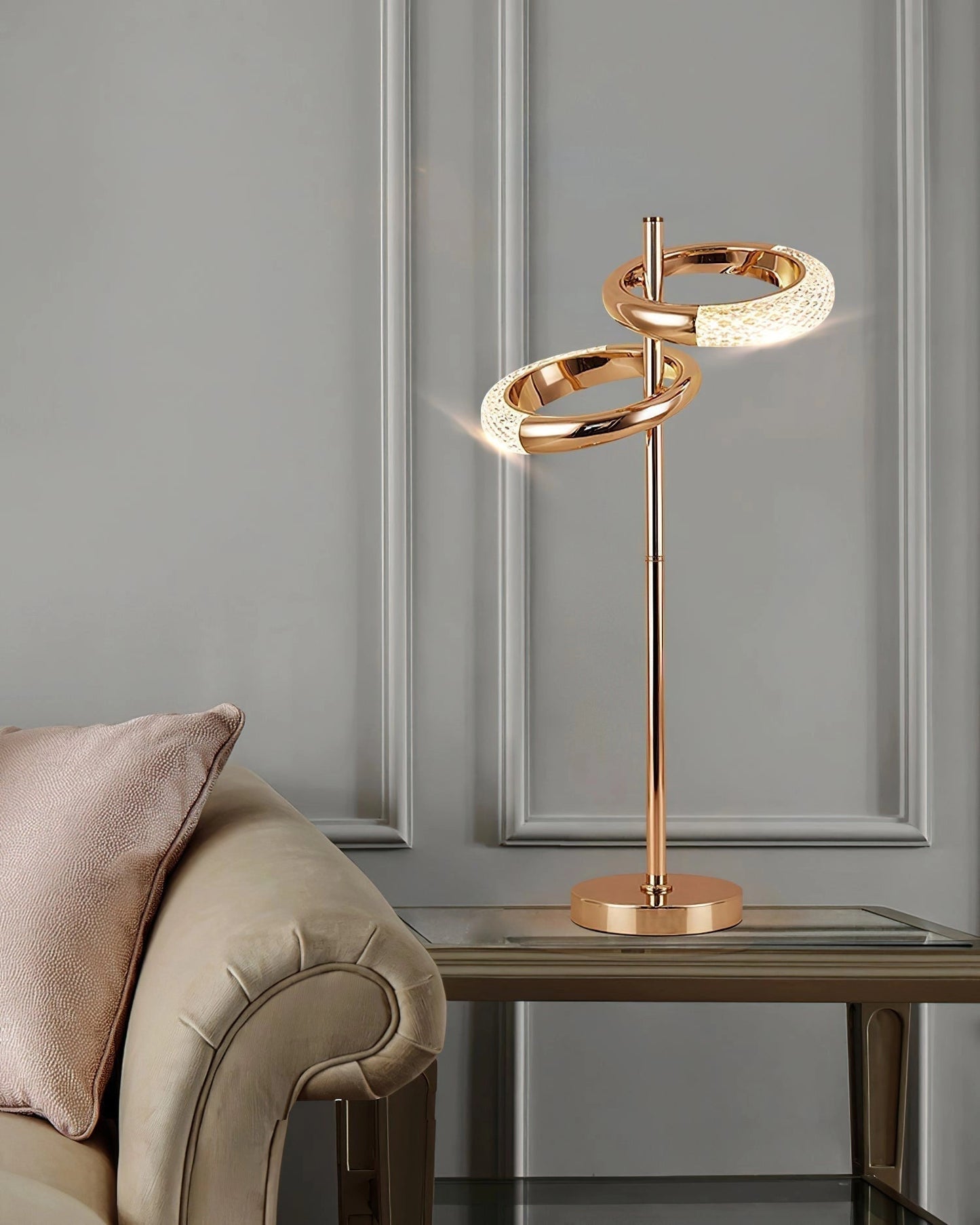 Applique Murale Réglable Style Nordique – Pivotante à 360°, Finition Dorée, Éclairage LED pour Chambre ou Salon