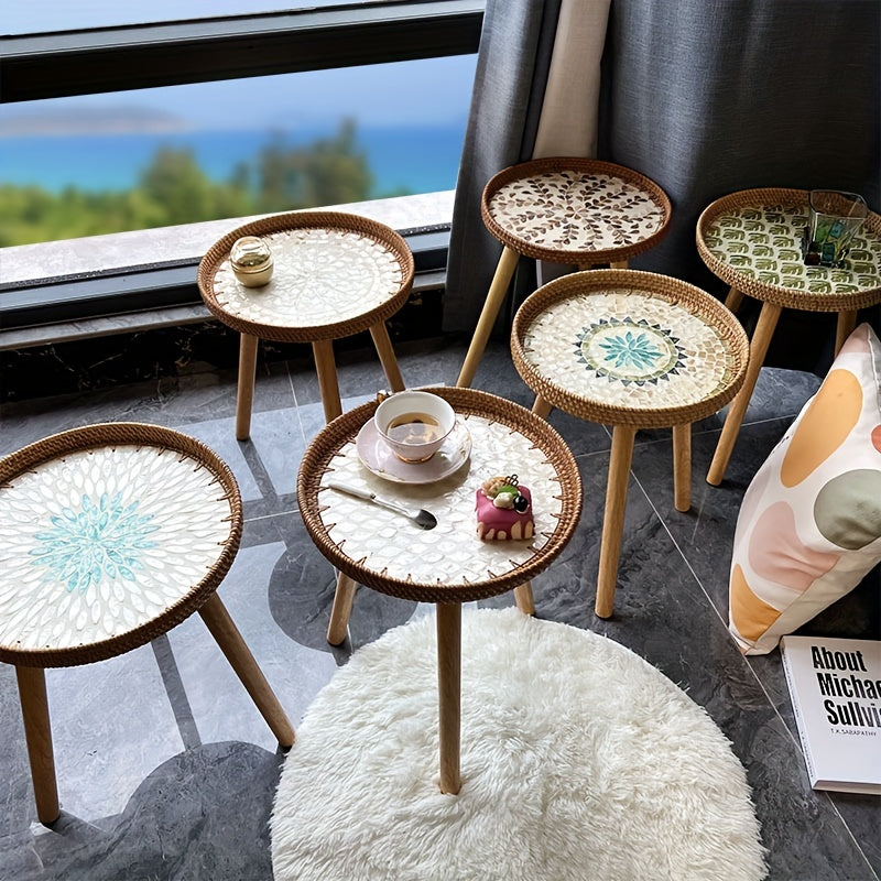 Table d'appoint Tripod en Rattan Scandinave – Design Léger et Élégant pour Espaces Modernes