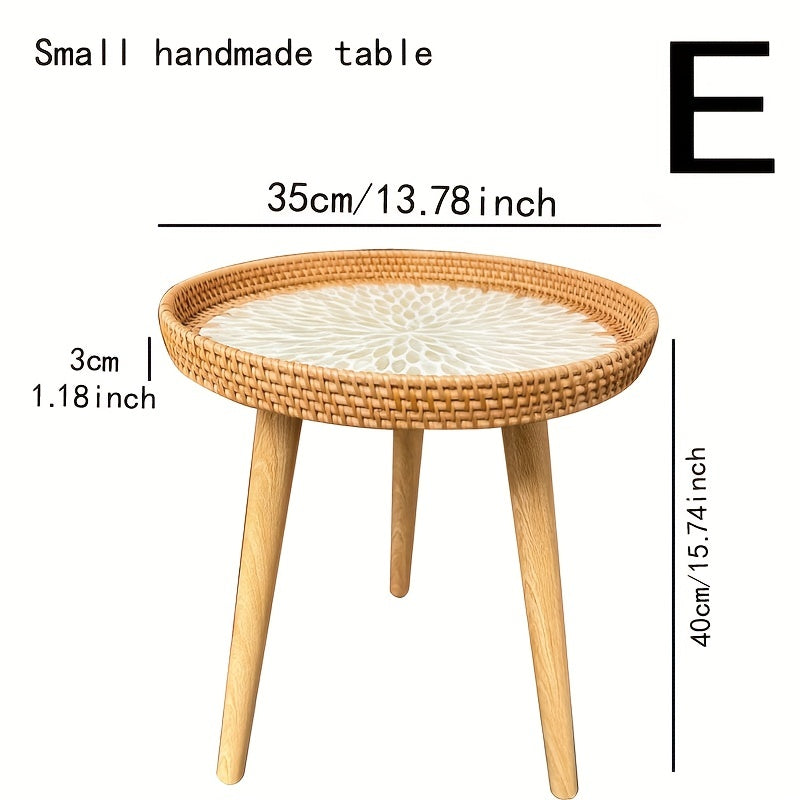 Table d'appoint Tripod en Rattan Scandinave – Design Léger et Élégant pour Espaces Modernes
