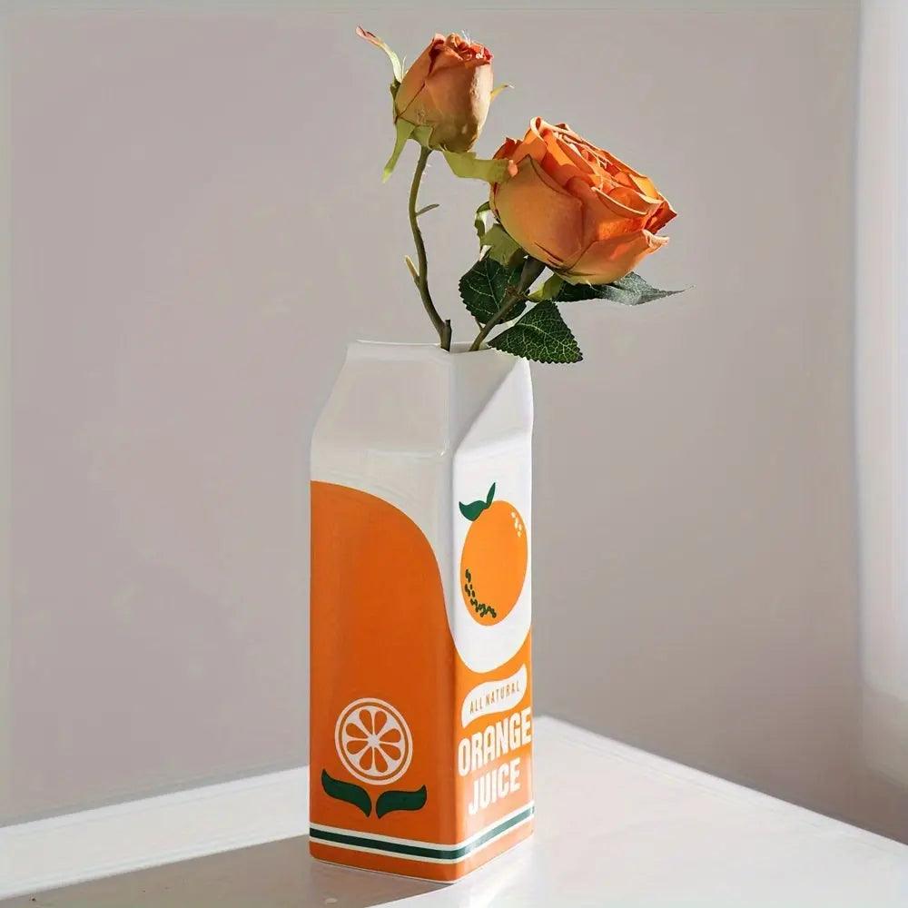 Vase en céramique en forme de boîte de jus – Un accent décoratif ludique