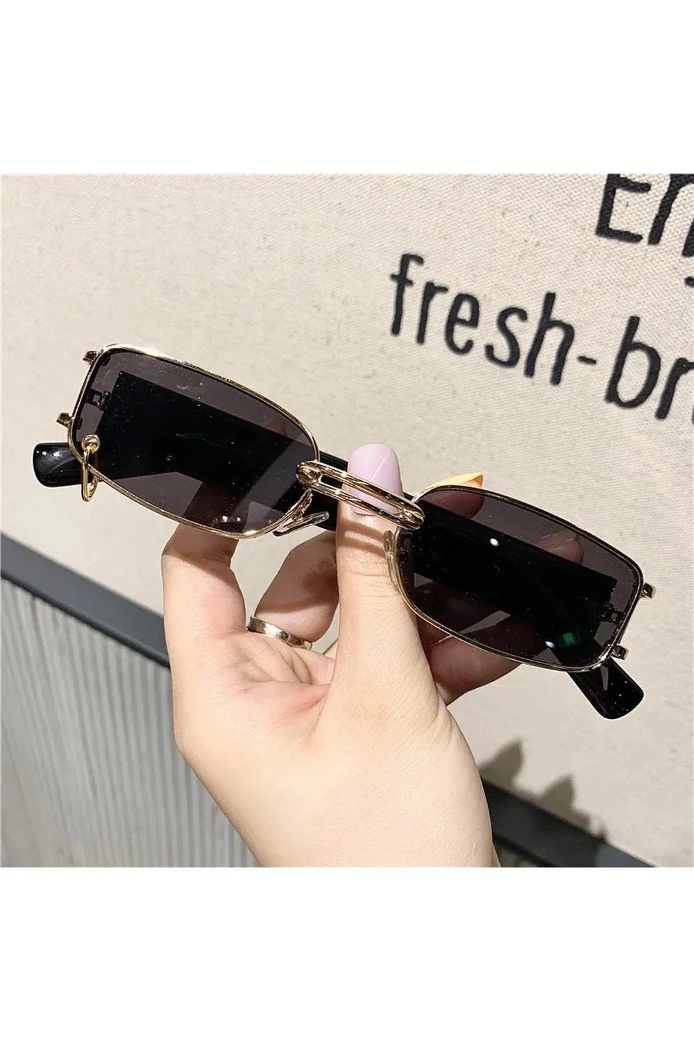 Petites lunettes de soleil carrées