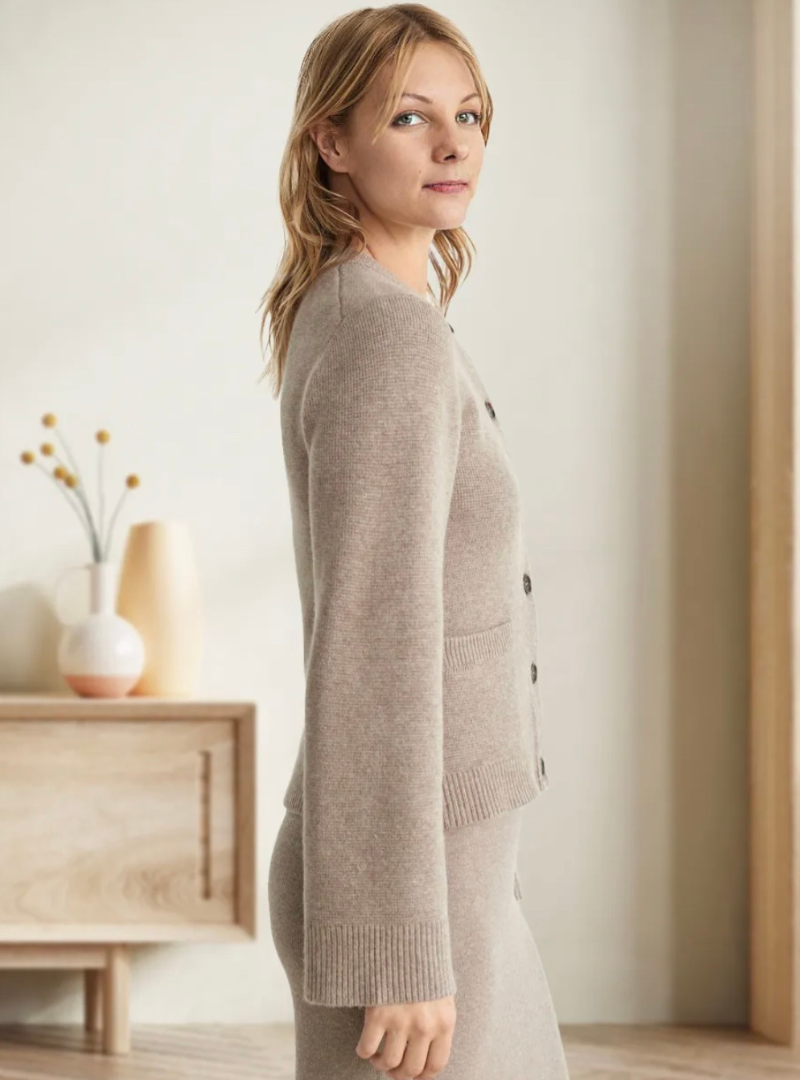 Veste en tricot avec boutons - élégance et confort pour toute occasion