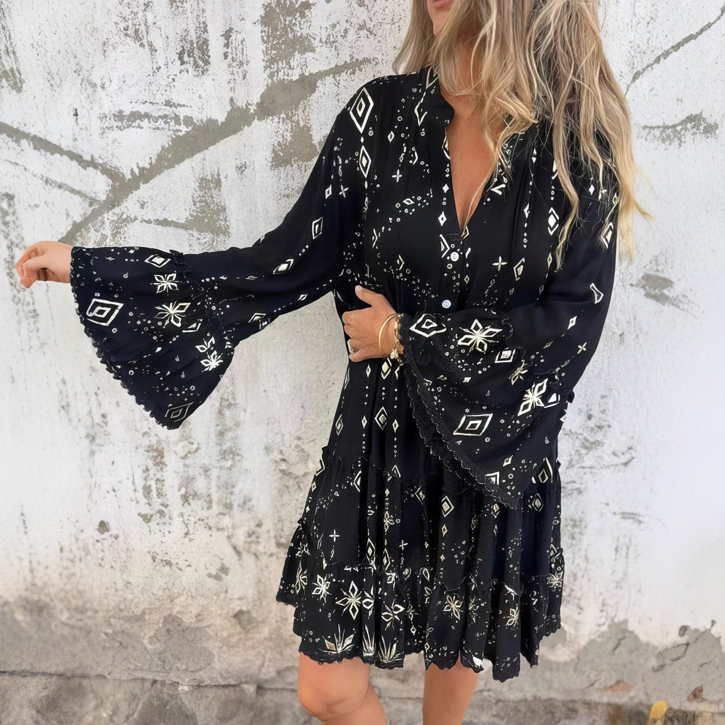 Mara - mini robe à manches longues à la mode