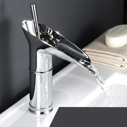 Robinet cascade en laiton antique – Élégance intemporelle pour votre salle de bain