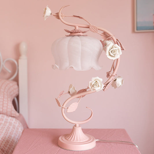 Lampe à roses Bella – Élégante lampe de table avec un abat-jour en verre et un design floral authentique dans le style Shabby