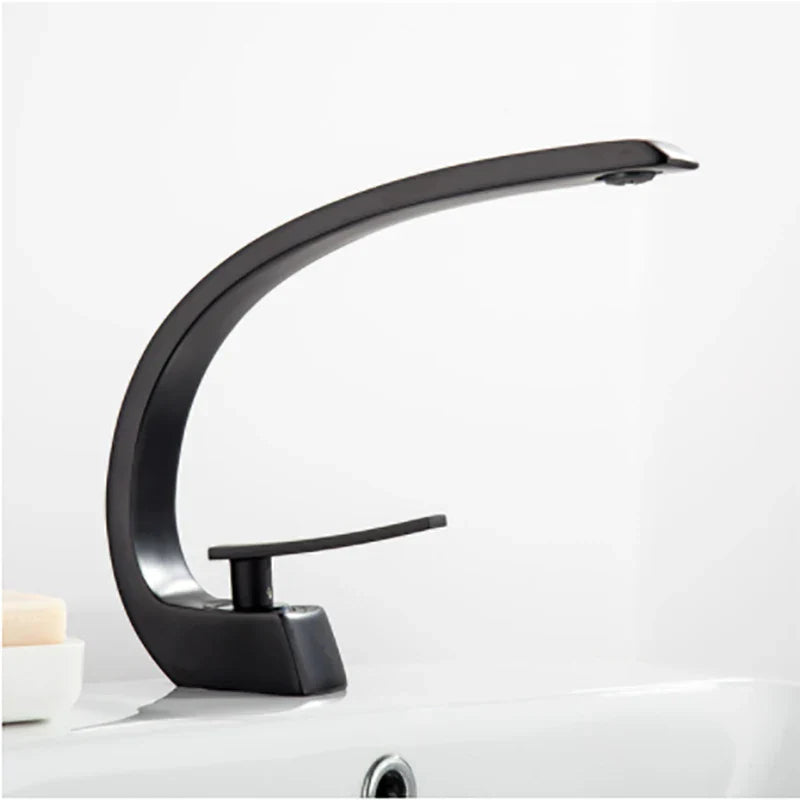 Robinet de douche élégant en laiton – Design stylé et manipulation fluide