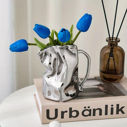 Vase en céramique moderne, élégant et intemporel pour des espaces de vie stylés