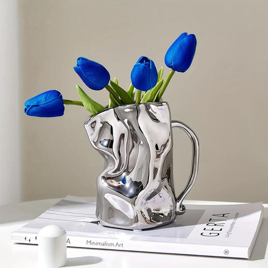 Vase en céramique moderne, élégant et intemporel pour des espaces de vie stylés
