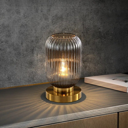 Lampe de table Isa en cristal - Lampe en verre au design scandinave, décoration intérieure moderne et élégante
