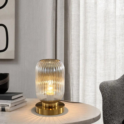 Lampe de table Isa en cristal - Lampe en verre au design scandinave, décoration intérieure moderne et élégante