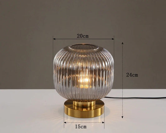 Lampe de table Isa en cristal - Lampe en verre au design scandinave, décoration intérieure moderne et élégante