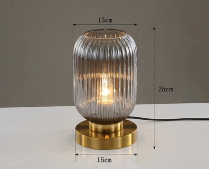 Lampe de table Isa en cristal - Lampe en verre au design scandinave, décoration intérieure moderne et élégante