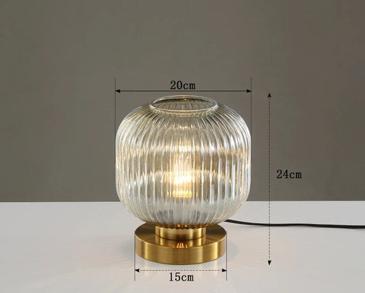 Lampe de table Isa en cristal - Lampe en verre au design scandinave, décoration intérieure moderne et élégante