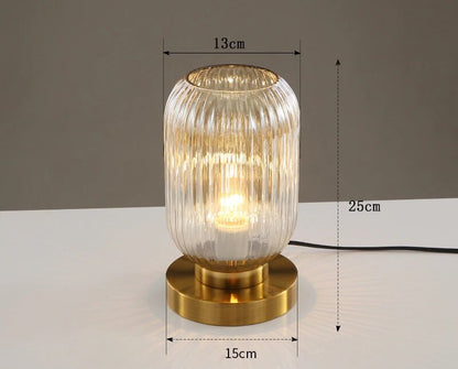 Lampe de table Isa en cristal - Lampe en verre au design scandinave, décoration intérieure moderne et élégante