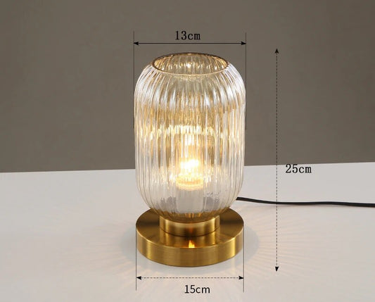 Lampe de table Isa en cristal - Lampe en verre au design scandinave, décoration intérieure moderne et élégante