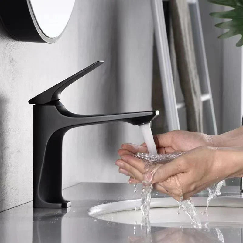Robinet de Salle de Bain Moderne – Métal Durable avec Surface Résistante aux Rayures