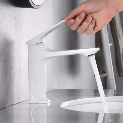Robinet de Salle de Bain Moderne – Métal Durable avec Surface Résistante aux Rayures