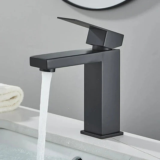 Robinet mélangeur moderne pour eau chaude et froide – Élégant et durable