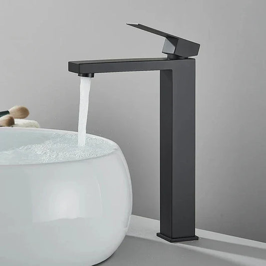 Robinet mélangeur moderne pour eau chaude et froide – Élégant et durable