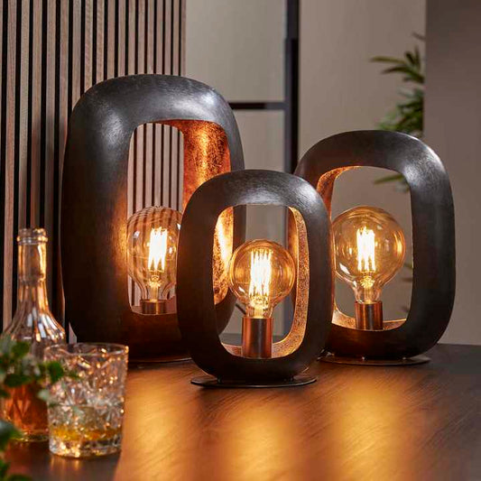 Lampe de table décorative Moistra en métal – Design inspiré du vintage avec un artisanat moderne, intérieur en argent unique pour un éclairage d'ambiance