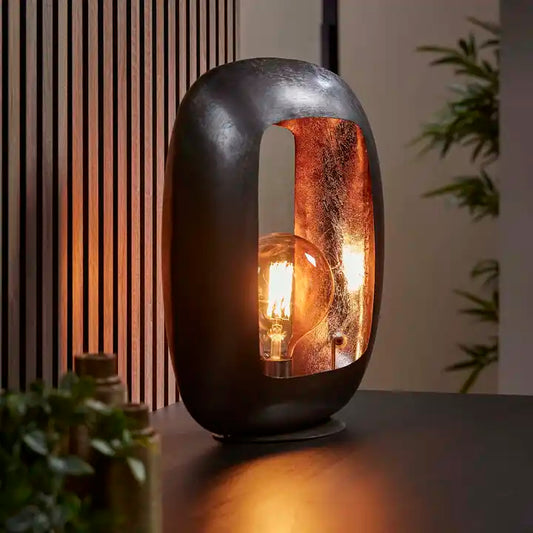 Lampe de table décorative Moistra en métal – Design inspiré du vintage avec un artisanat moderne, intérieur en argent unique pour un éclairage d'ambiance