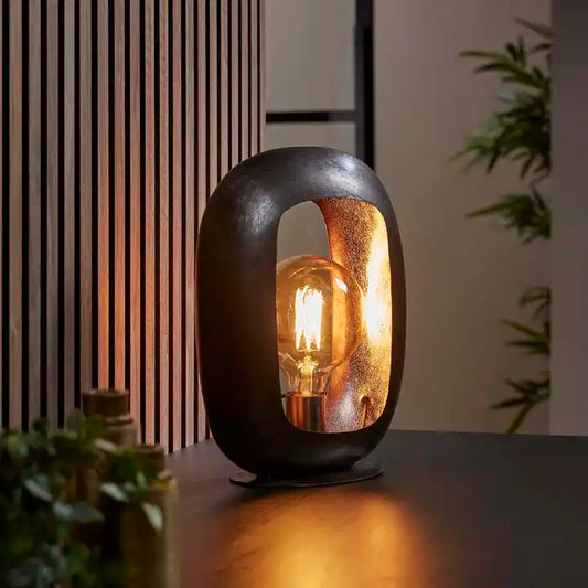 Lampe de table décorative Moistra en métal – Design inspiré du vintage avec un artisanat moderne, intérieur en argent unique pour un éclairage d'ambiance