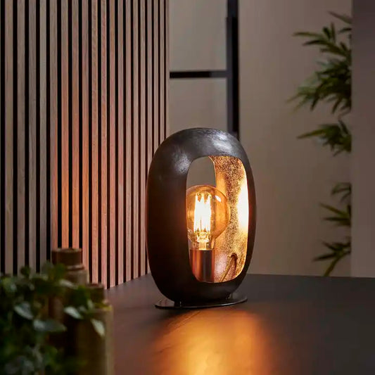 Lampe de table décorative Moistra en métal – Design inspiré du vintage avec un artisanat moderne, intérieur en argent unique pour un éclairage d'ambiance