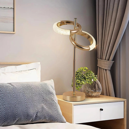 Applique Murale Réglable Style Nordique – Pivotante à 360°, Finition Dorée, Éclairage LED pour Chambre ou Salon